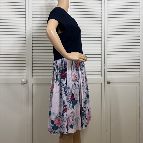 Ted Baker London Dessy Acanthus Scroll Cap Sleeves Floral Pleated Dress Size 12 - Picture 7 of 16